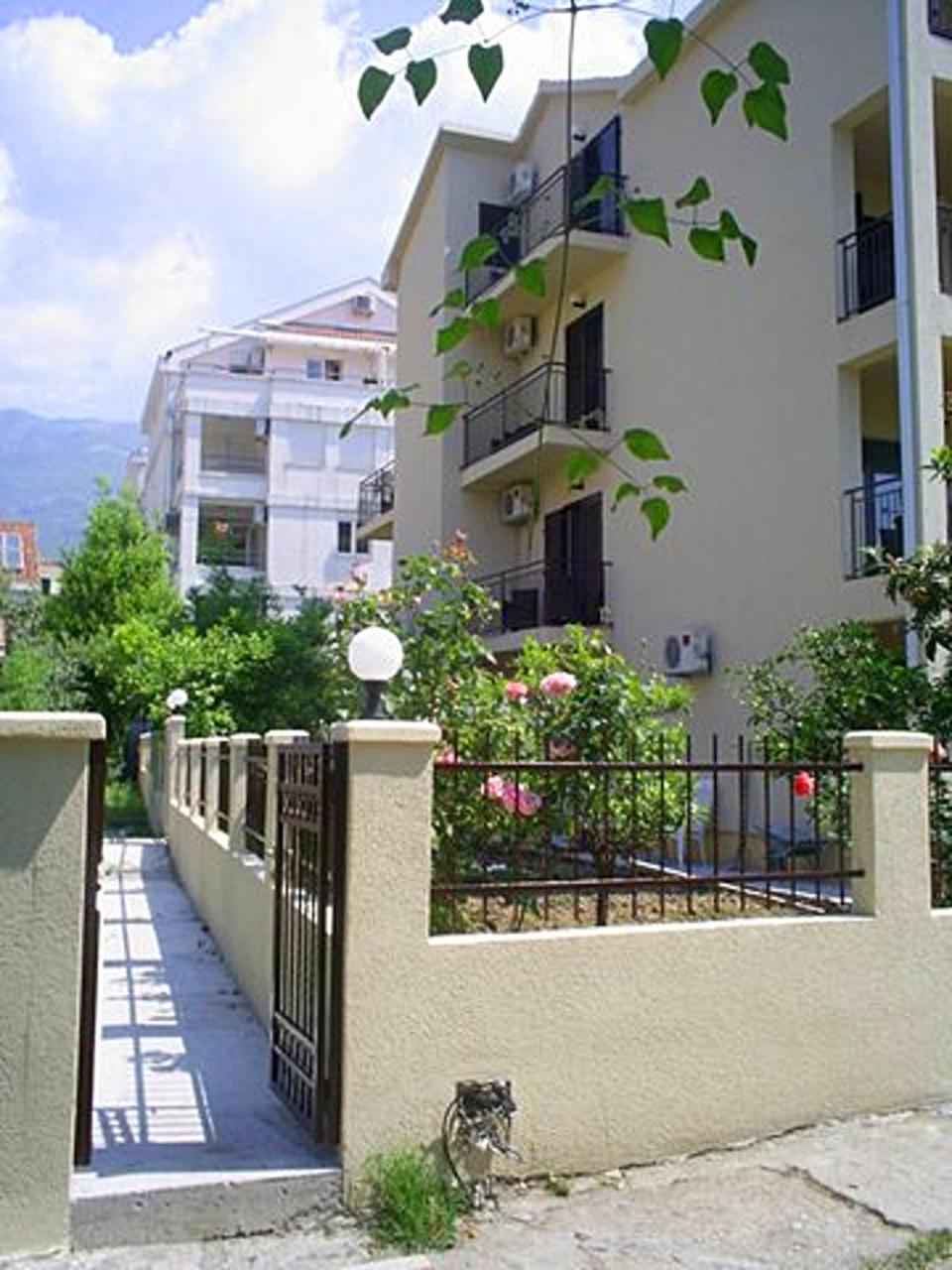 Apartments And Rooms Marija Будва Экстерьер фото