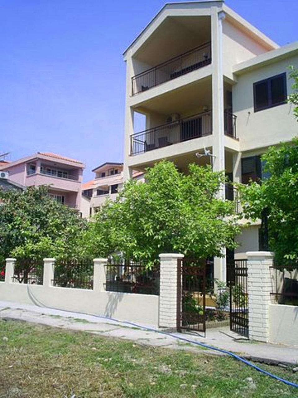 Apartments And Rooms Marija Будва Экстерьер фото